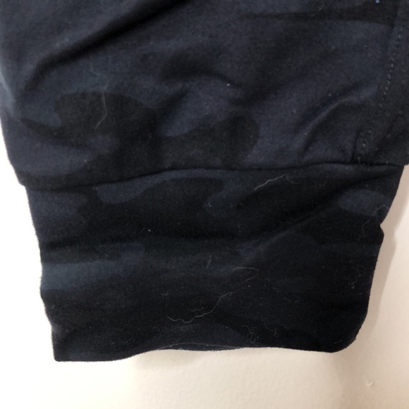 Men’s Alphalete Navy Camo Performance Joggers - Picture 4 of 5